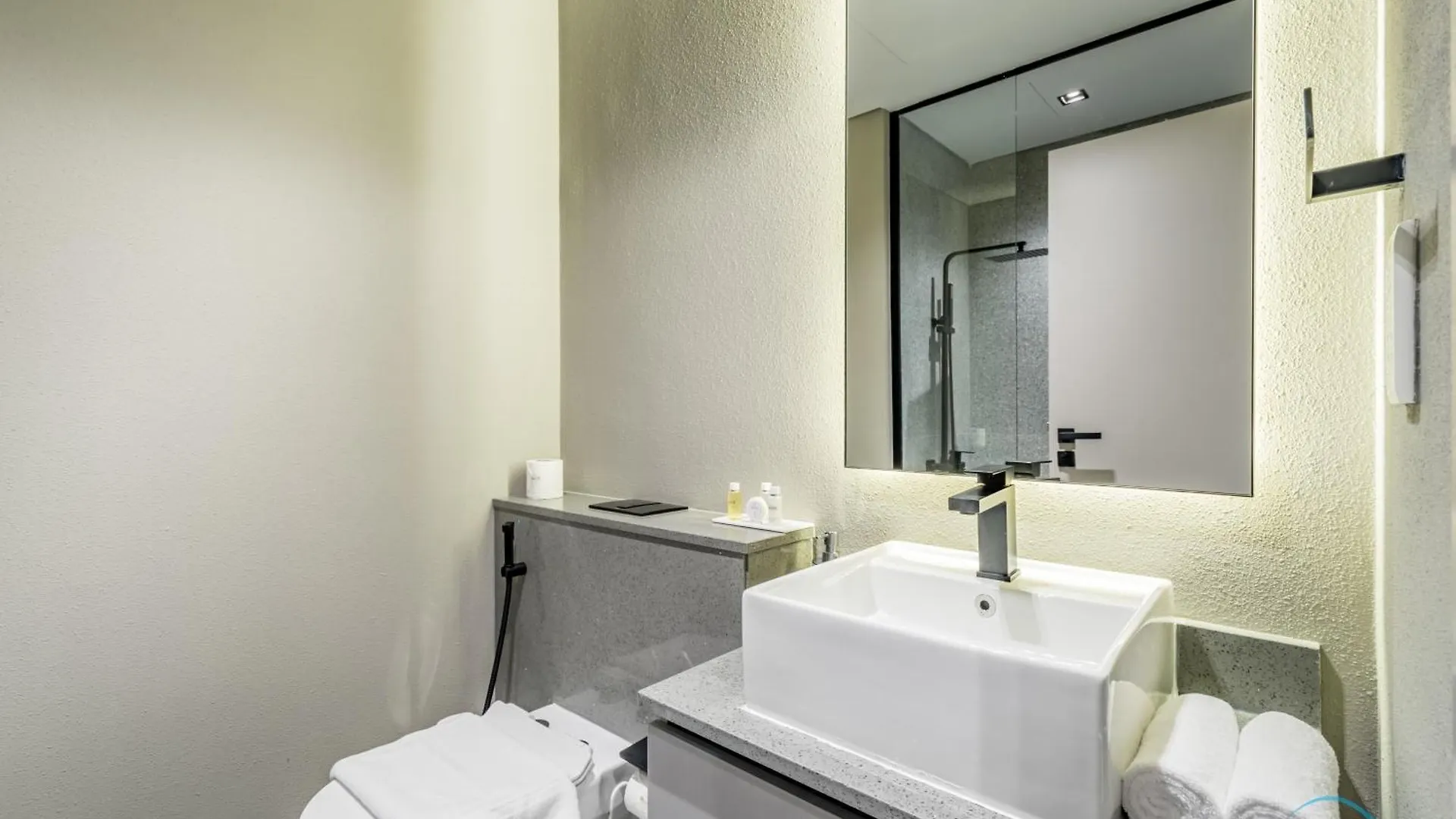 Delightful Studio Apartment In Mag Eye 890, Mohammad Bin Rashid City By Deluxe Holiday Homes Dubai